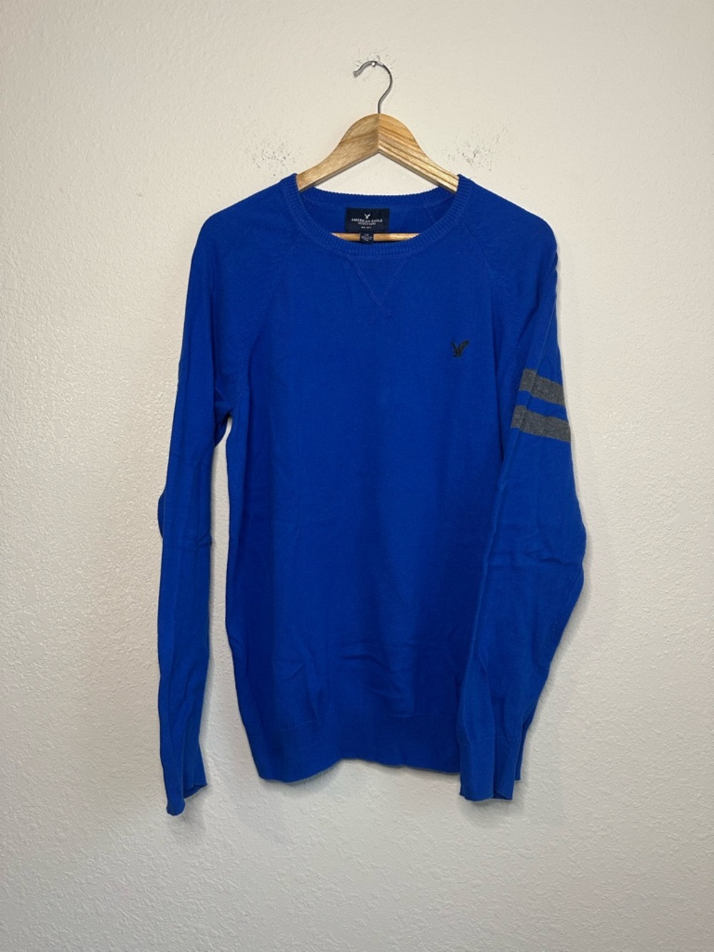 American Eagle Royal Blue Crewneck Sweater Contrast Sleeve Stripes Size Large